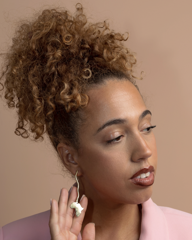Boucles d'oreilles pendantes "Laure" avec carte d'Afrique en laiton